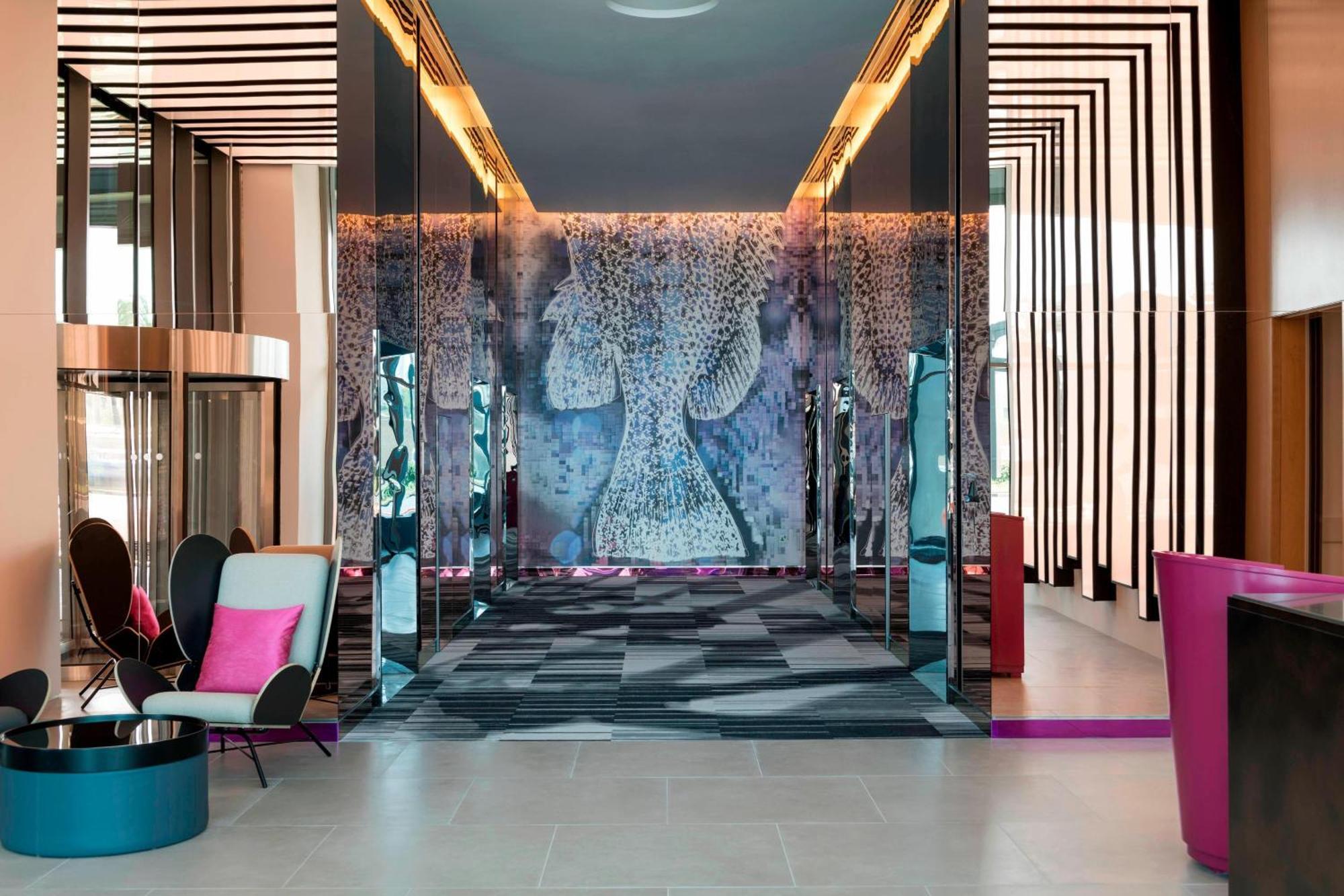 Aloft Dubai Creek Hotel Екстериор снимка