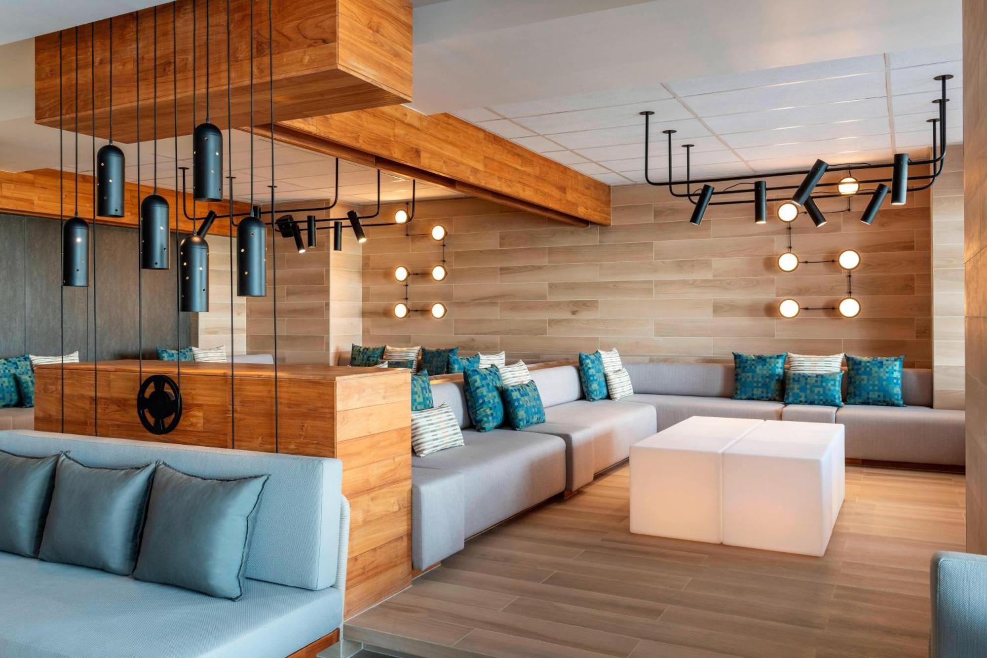 Aloft Dubai Creek Hotel Екстериор снимка